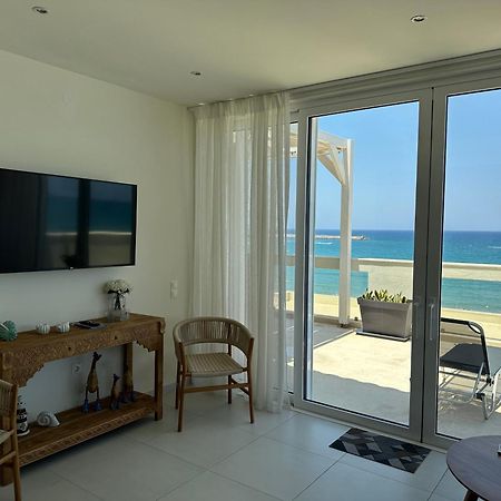 Nathalie'S Beachfront Apartment 레팀노 외부 사진