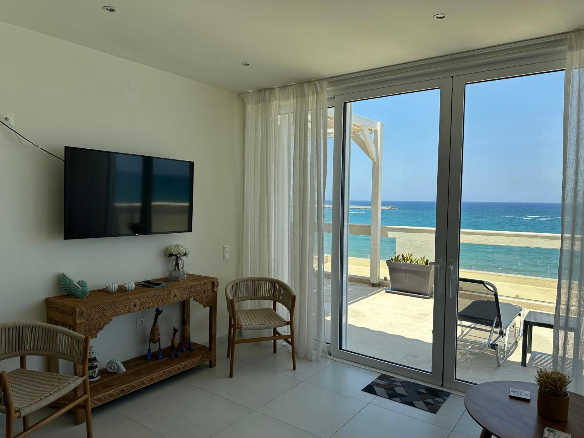 Nathalie'S Beachfront Apartment 레팀노 외부 사진